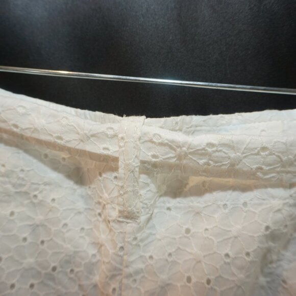White House Black Market White Eyelet Lace Mini Belted Shorts NWT 2 - Picture 7 of 9